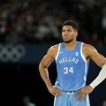 Με «Greek Freak» η πρώτη πράξη