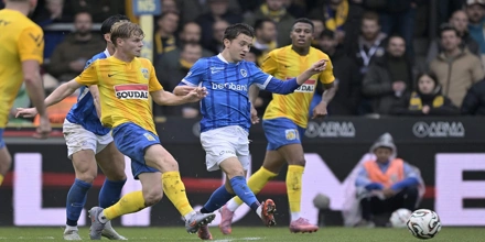 Agkaliazei tin proti thesi.jpg