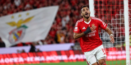 Benfica Striker Celebrates by the Goal.png