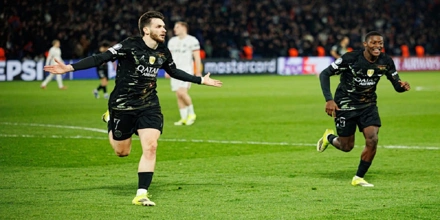 Einai kai paizei os protathlitria.jpg