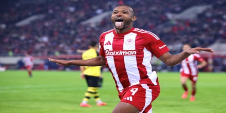 Νίκη πριν υποδεχτεί την βασίλισσα