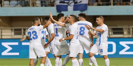 Τώρα που δεν έχει μεγάλα... πρέπει