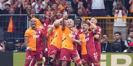 Ben de burdayim!