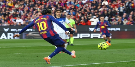 Mia spoudaia podosfairiki parastasi.jpg