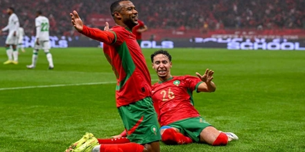 Mono nikes ston omilo.jpg