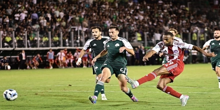 Nikes gia 3 kynigous titlon.jpg