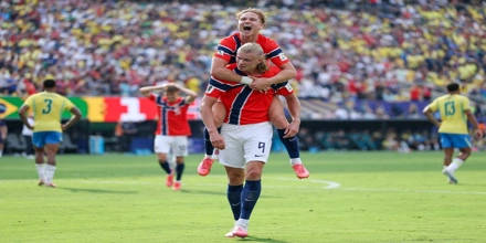 Oi koryfaioi scorer yposhontai goal.jpg