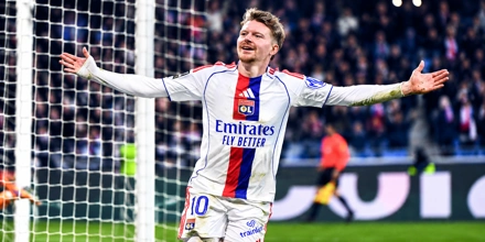 Olympique Lyonnais Goal Celebration.png