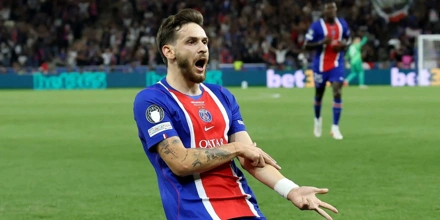 paris_saint_germain_kvaratskhelia.jpg
