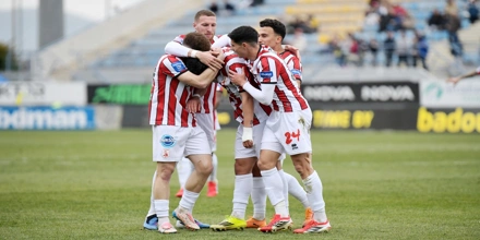 Pleon pistevoun stin paramoni.jpg