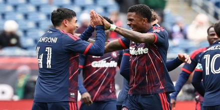 Sto Misouro to doro tis vradias.jpg