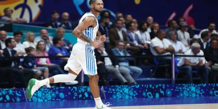 Αν. Ζαχαράκης: Πρωτιά από το τρίποντο